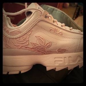 Light pink rose filas